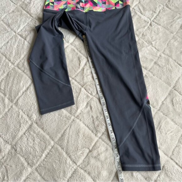 Victoria's Secret VSX | Rainbow Geometric Knockout Capris | Size Medium - Picture 11 of 12